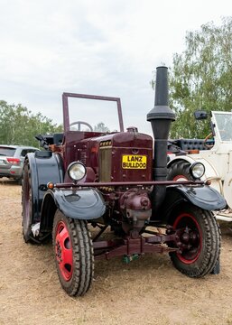 Tractor Lanz Buldog type 1937 wine colored