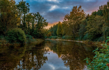 Fototapeta na wymiar Beautiful Sunset On An Autumn Day, Along The Banks Of the River Lagan, In Victoria Park, Belfast