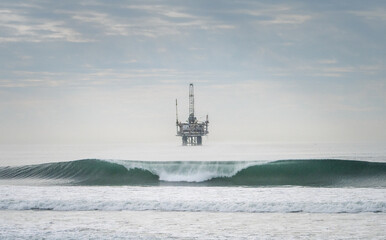 Barreling Wave In Huntington Beach with Oil Rig 