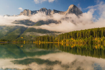 The Canadian Rockies or Canadian Rocky Mountains, comprising both the Alberta Rockies and the B.C. Rockies, is the Canadian segment of the North American Rocky Mountains.	
