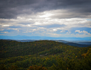 Obraz premium Early Autumn with Cloud Landscape Long Trail Vermont