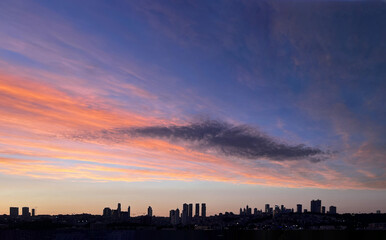 Naklejka premium sunset over the city