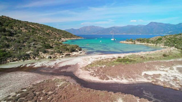 Corse, une des jolies criques du golfe de Saint-Florent