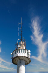 Naklejka premium Torre de telecomunicaciones 