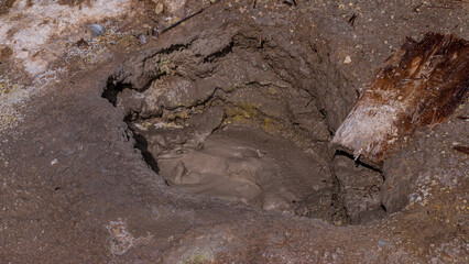 泥火山の噴気孔　イエローストーン国立公園