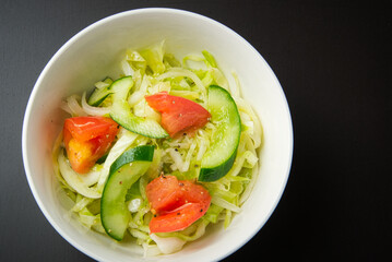自宅で簡単に作れる、見た目がちょっとおしゃれな感じの新鮮野菜のマリネ