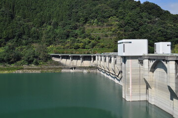 大きなダムのコンクリート