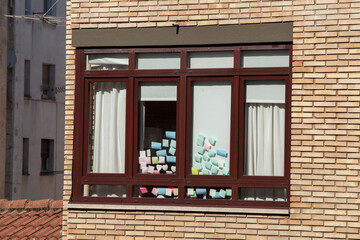 photo of post it filled window, student life, stuying
