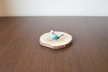 parrot's rnament and wooden coaster