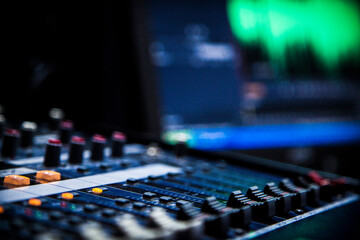 Plakat audio recording studio console computer software broadcast podcast