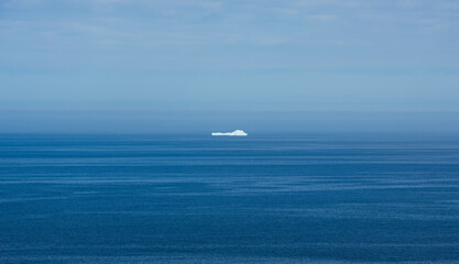 Obraz premium Iceberg in the North Atlantic Labrador Coast