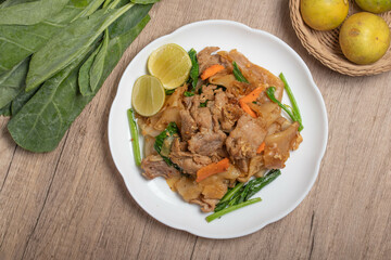 Stir-fried Rice Noodles with Soy Sauce and Pork