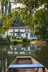 House in the Marais Poitevin, Coulon, Deux-Sèvres. Poitou-Charentes - obrazy, fototapety, plakaty