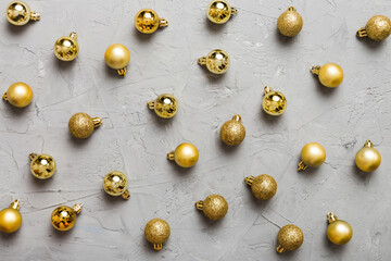 Christmas composition. a pattern of christmas balls on colored background. Flat lay, top view New year decor