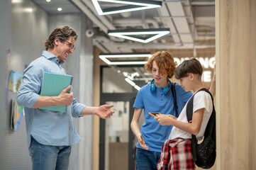 Fototapeta premium School children in the school corridor looking involved