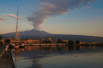 ETNA IN ERUZIONE DAL PORTO DI rIPOSTO 