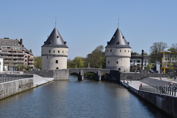 Fototapeta na wymiar view of the castle of the river
