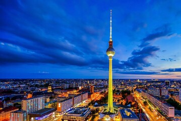 Een uitzicht over Berlijn bij nacht