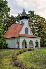 Fototapeta na wymiar baabe, deuschland - dorfkirche im park