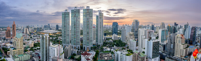 Fototapeta na wymiar The Bangkok skyline at sunset