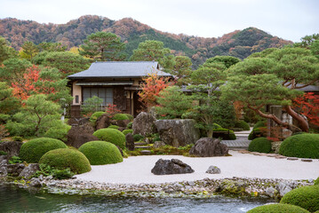 島根県・足立美術館　秋の池庭と茶室　Autumn water garden and teahouse in Adachi Museum of Art in Japan