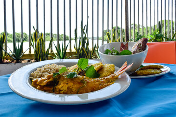 Comida de mar tipica del pacifico colombiano, Pezacado, Mariscos, Patacon y arroz con coco