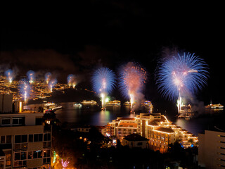 Feux d'artifice du nouvel an à Funchal dans l'île de Madère