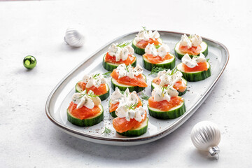 Cucumber bites with smoked salmon and cream cheese