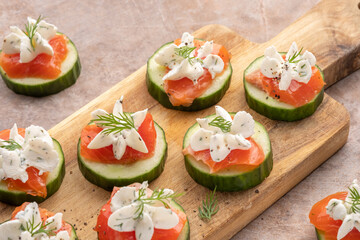 Cucumber bites with smoked salmon and cream cheese