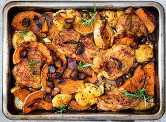 Chicken roasted with potatoes, pumpkin and chestnuts.