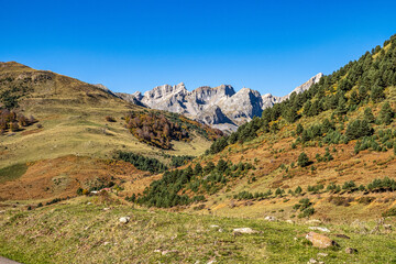 Fototapeta na wymiar Beautiful view of the Valley of Hecho in the Spanish Pyrenees in autumn, Spain