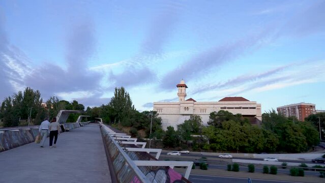 vista panor&aacute;mica de la Mezquita de la m30 de Madrid, Espa&ntilde;a, septiembre de 2022.