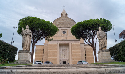 Fototapeta na wymiar Basilica dei Santi Pietro e Paolo
