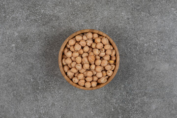 Dry yellow peas in wooden bowl