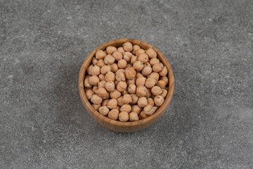 Dry yellow peas in wooden bowl