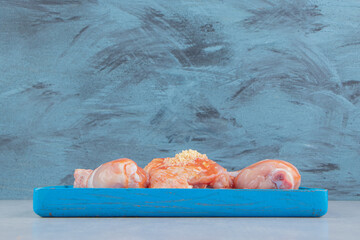 A tray of meat and ketchup, on the plate, on the white background