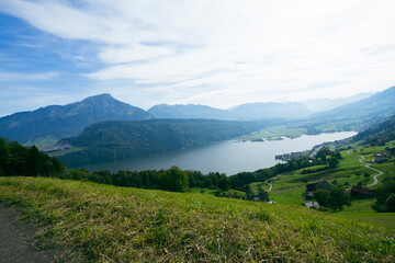 Mount Pilatus and the valley station in Alpnachstad lie in the heart of Switzerland and are very well connected. They are conveniently reached by car, train or boat trip.