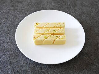 ウズベキスタン土産のお菓子「ハルヴァ」