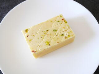 ウズベキスタン土産のお菓子「ハルヴァ」