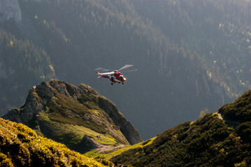 Fototapeta premium Mountain Rescue in action