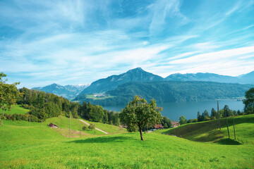 Mount Pilatus and the valley station in Alpnachstad lie in the heart of Switzerland and are very well connected. They are conveniently reached by car, train or boat trip.