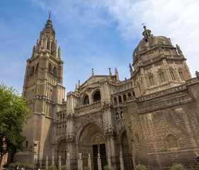 Fototapeta na wymiar The Primatial Cathedral of Saint Mary of Toledo (Spanish: Catedral Primada Santa María de Toledo)