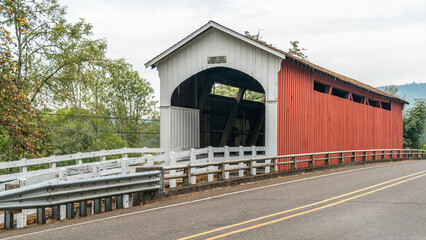 Fototapeta na wymiar Currin Covered Bridge in Cottage Grove, Oregon, United States 