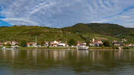 Fototapeta na wymiar Spitz an der Donau in der Wachau