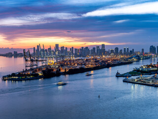 Fototapeta premium Miami Beach at dusk.