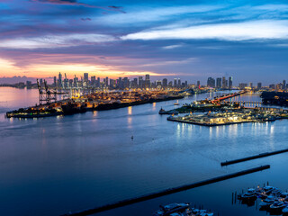 Fototapeta premium Miami Beach at dusk.