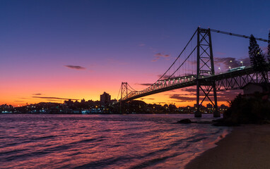 Fototapeta na wymiar sunset over the bridge in the city of Florianopolis, Santa Catarina, Brazil