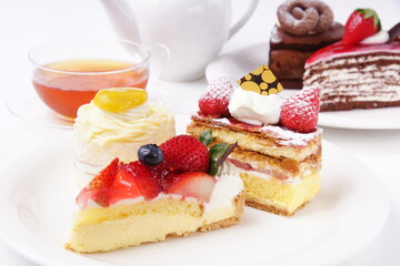 フルーツケーキ　苺タルトケーキ