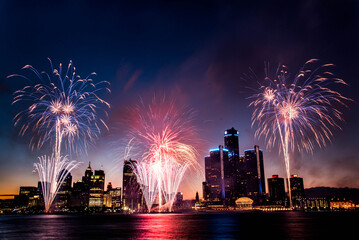 White Fireworks going off during the Detroit Ford Fireworks as seen from the riverwalk in Windsor, Ontario © Davslens Photography