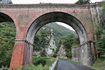 San Severino - Arcata del ponte ferroviario sul Mingardo